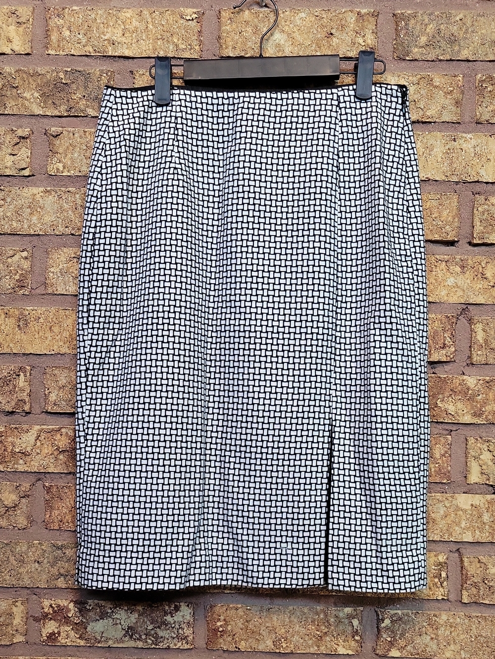 White House Black Market Black and White Grid-Print Pencil Skirt Size 6